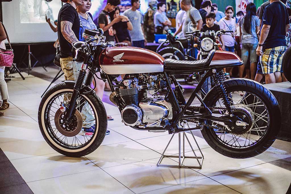 machine motorbike motorcycle 1379380