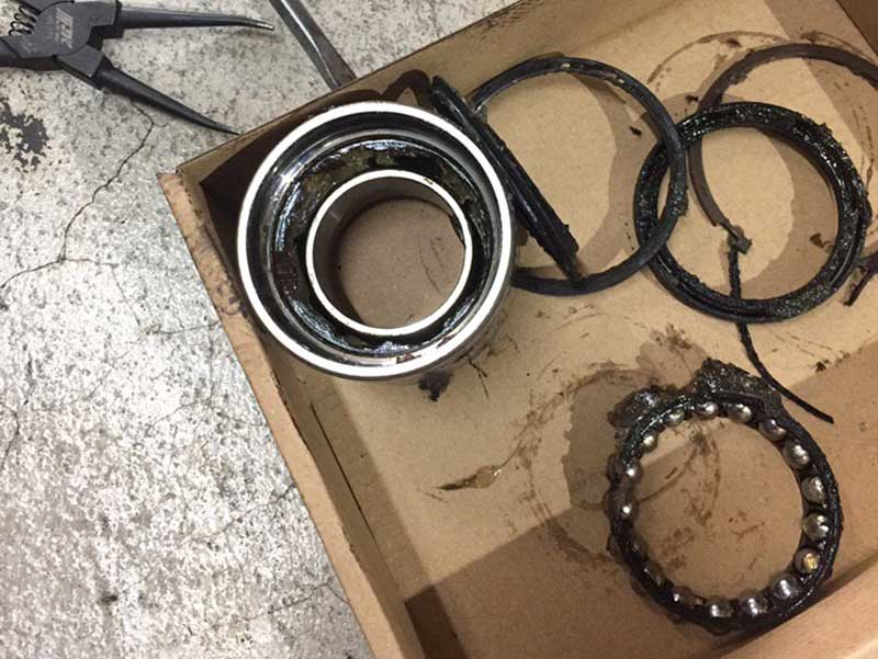 原廠軸承拆下之狀況