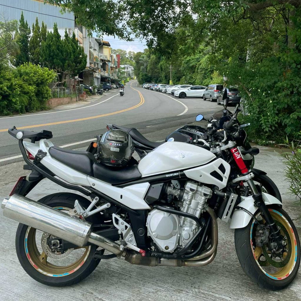 suzuki bandit 1250 01